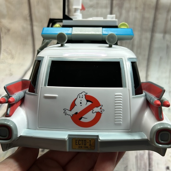 Ghostbusters Frozen Empire ECTO-1 Popcorn Bucket - Picture 12 of 12